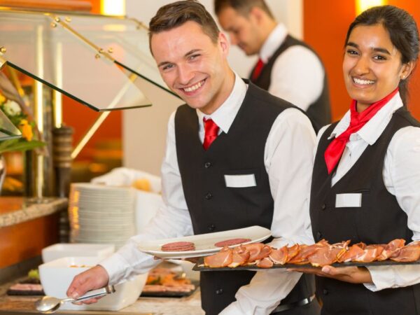 Urgently Hiring Waiter & Waitress For UAE